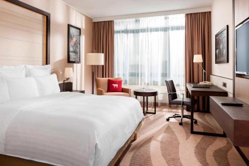 Imagen de la habitación del Hotel Munich Airport Marriott. Foto 16