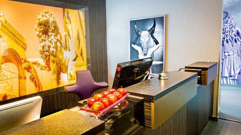 Imagen de los interiores del Hotel Munich Deluxe. Foto 11