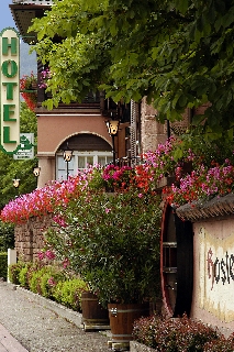 Imagen de los exteriores del Hotel Munsch. Foto 6