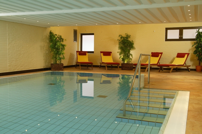 Imagen de la piscina del Hotel Munte Am Stadtwald. Foto 16
