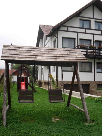 Imagen de los exteriores del Hotel Muntele Rece. Foto 11