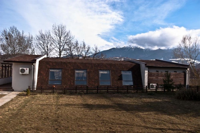 Imagen de los exteriores del Hotel Muntele Rece. Foto 13