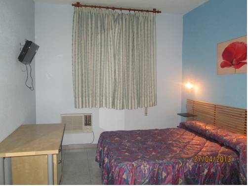 Imagen de la habitación del Hotel Mu&ntilde;oz, Motril. Foto 8