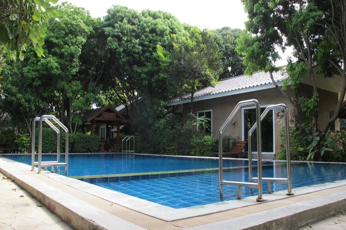 Imagen de la piscina del Hotel Muntra Garden Resort. Foto 17
