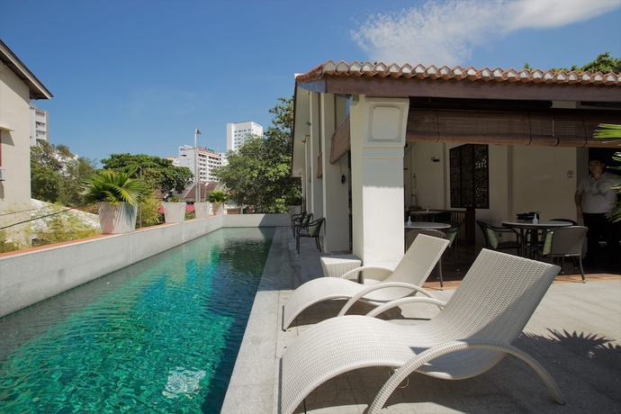 Imagen de la piscina del Hotel Muntri Grove. Foto 19