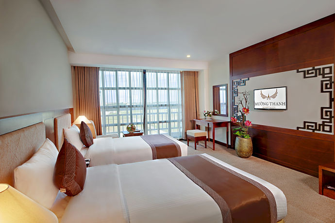 Imagen de la piscina del Hotel Muong Thanh Holiday Hoi An. Foto 16