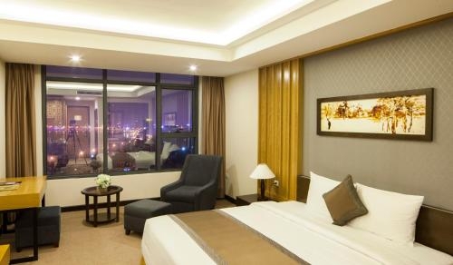 Imagen de la habitación del Hotel Muong Thanh Luxury Nhat Le. Foto 10