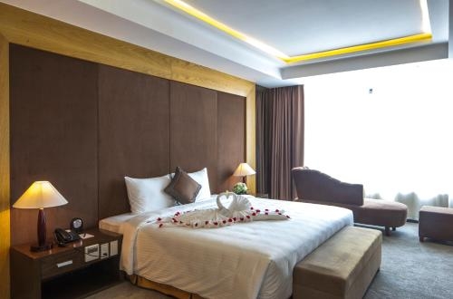 Imagen general del Hotel Muong Thanh Luxury Nhat Le. Foto 4