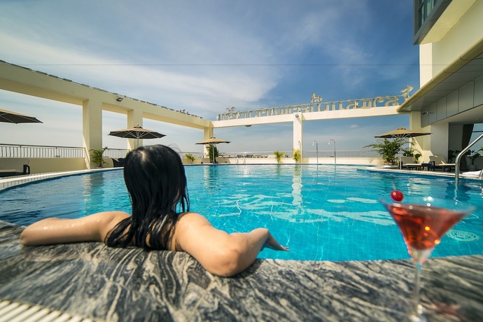 Imagen de la piscina del Hotel Muong Thanh Luxury Vientiane. Foto 18