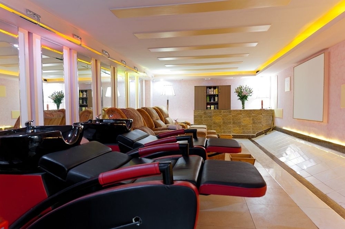 Imagen de la piscina del Hotel Muong Thanh Sapa. Foto 16