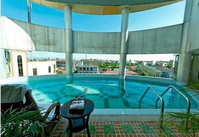 Imagen de la piscina del Hotel Muong Thanh Thanh Nien Vinh. Foto 35