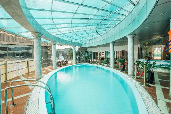 Imagen de la piscina del Hotel Muong Thanh Vinh. Foto 7
