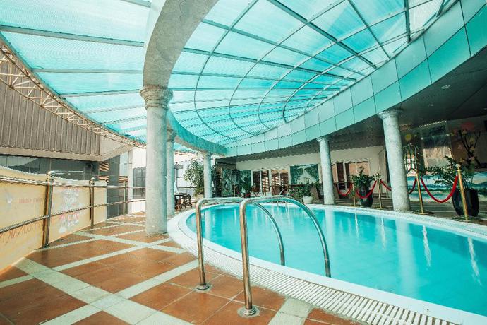 Imagen de la piscina del Hotel Muong Thanh Vinh. Foto 8