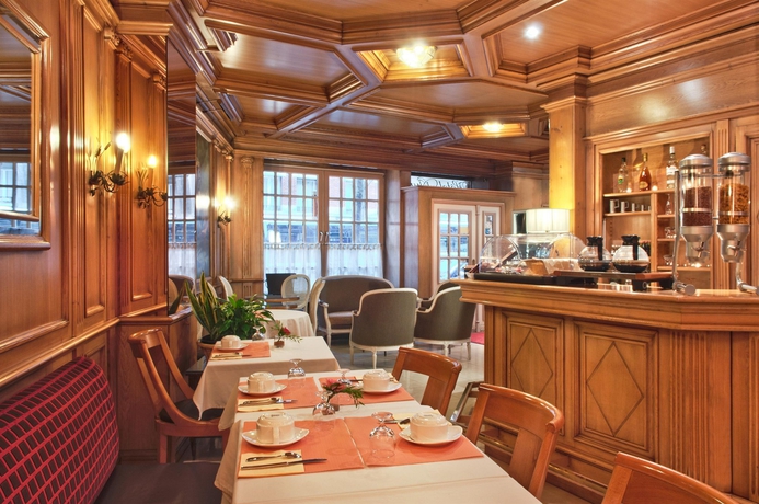 Imagen del bar/restaurante del Hotel Murat. Foto 1