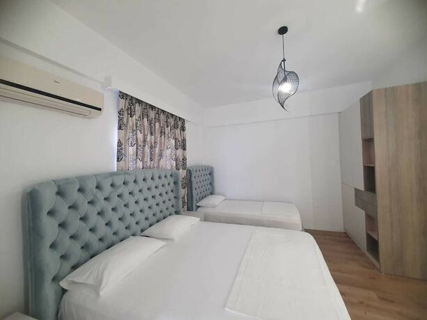 Imagen de la habitación del Hotel Murati Suites Sarande. Foto 15