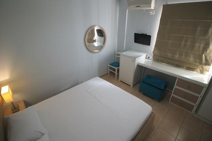 Imagen de la habitación del Hotel Murati Suites Sarande. Foto 16