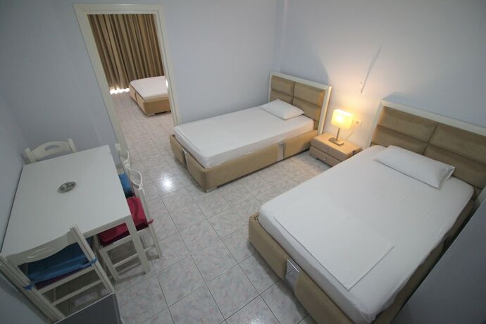 Imagen de la habitación del Hotel Murati Suites Sarande. Foto 17