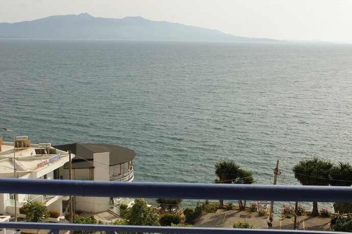 Imagen de la habitación del Hotel Murati Suites Sarande. Foto 18