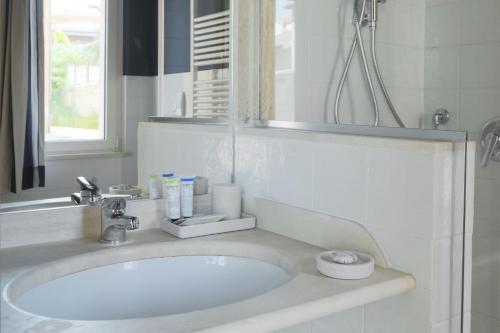 Imagen de la habitación del Hotel Mur&egrave; Numana. Foto 17
