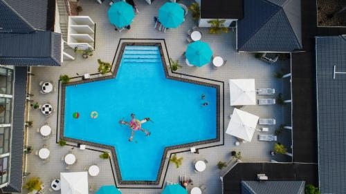 Imagen general del Hotel Muri Beach Club. Foto 5