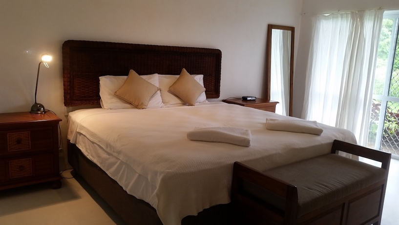 Imagen de la habitación del Hotel Muri Beach Resort. Foto 15