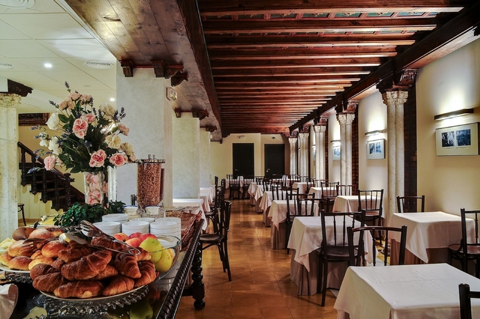 Imagen del bar/restaurante del Hotel Murillo, Sevilla. Foto 4