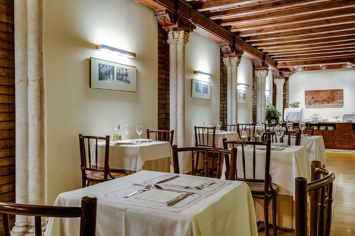 Imagen del bar/restaurante del Hotel Murillo, Sevilla. Foto 5