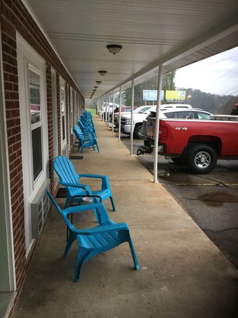 Imagen de los exteriores del Hotel Murphy Motel. Foto 13