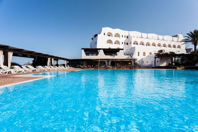 Imagen de la piscina del Hotel Mursia Resort and Spa. Foto 15