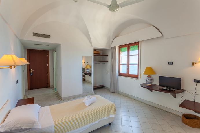 Imagen de la habitación del Hotel Mursia Resort and Spa. Foto 6