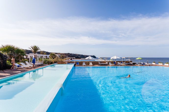 Imagen de la piscina del Hotel Mursia Resort and Spa. Foto 20