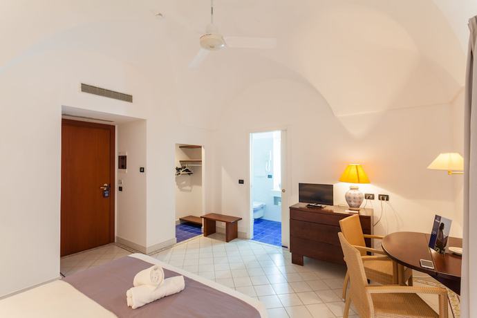 Imagen de la habitación del Hotel Mursia Resort and Spa. Foto 7