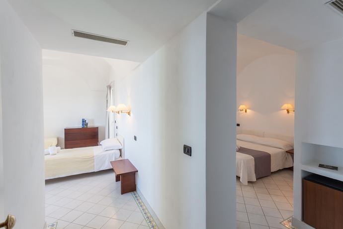 Imagen de la habitación del Hotel Mursia Resort and Spa. Foto 13