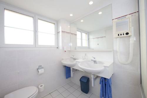 Imagen de la habitación del Hotel Murten. Foto 14