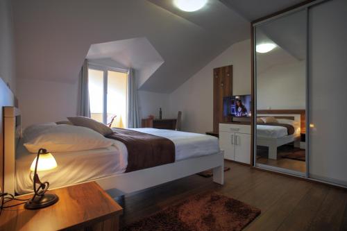 Imagen de la habitación del Hotel Murter. Foto 10