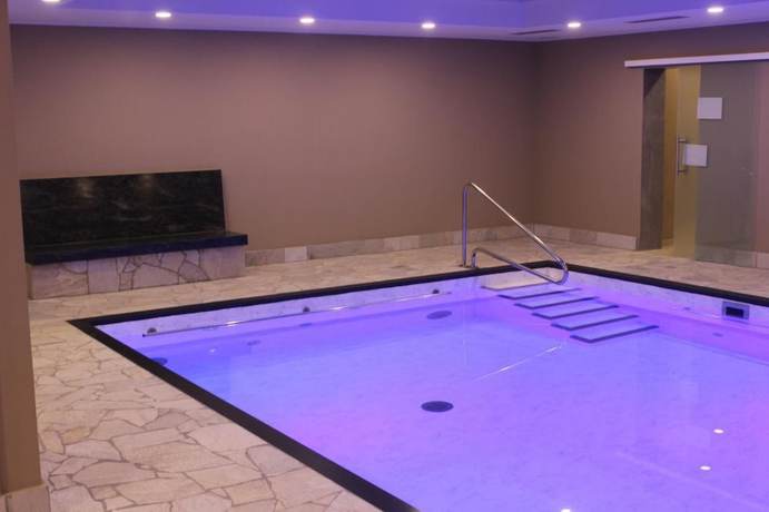 Imagen de la piscina del Hotel Muschinsky. Foto 14