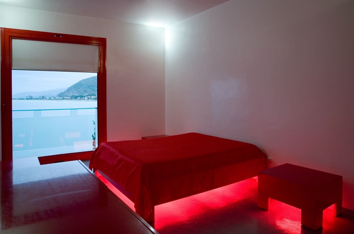 Imagen de la habitación del Hotel Museo Albergo D'arte Contemporanea Atelier Sul Mare. Foto 3