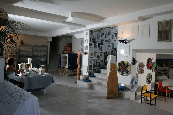 Imagen de los interiores del Hotel Museo Albergo D'arte Contemporanea Atelier Sul Mare. Foto 13
