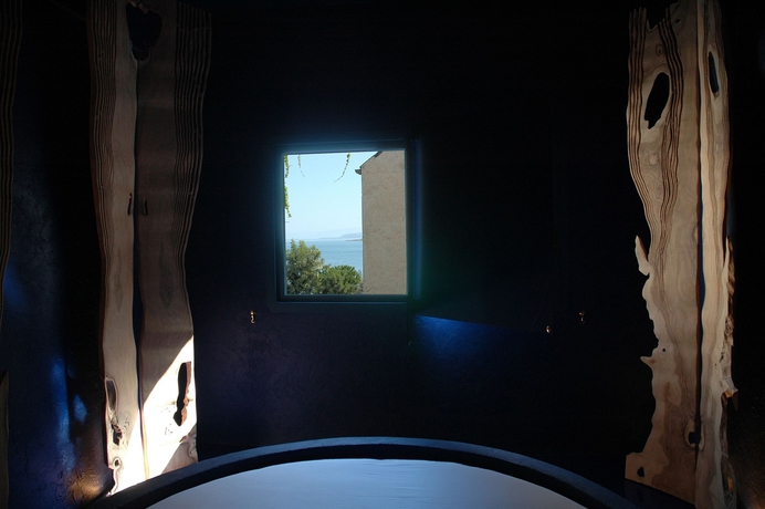 Imagen de la habitación del Hotel Museo Albergo D'arte Contemporanea Atelier Sul Mare. Foto 8