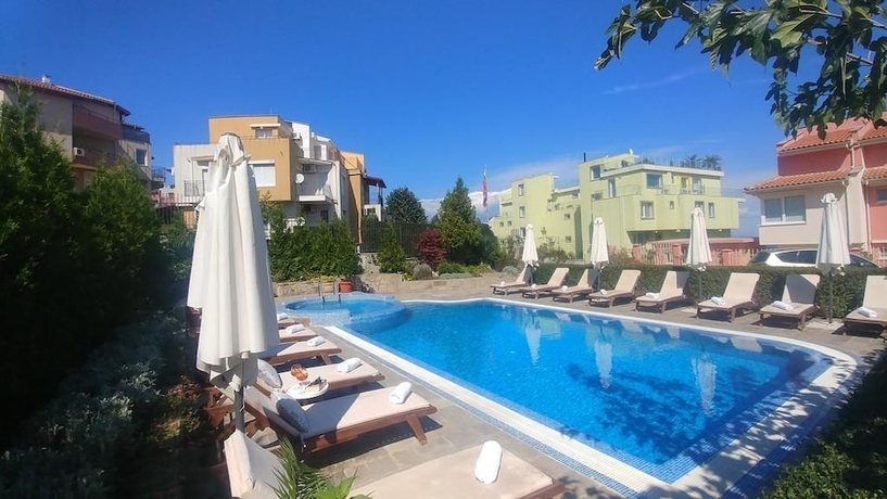 Imagen de la piscina del Hotel Muses. Foto 18