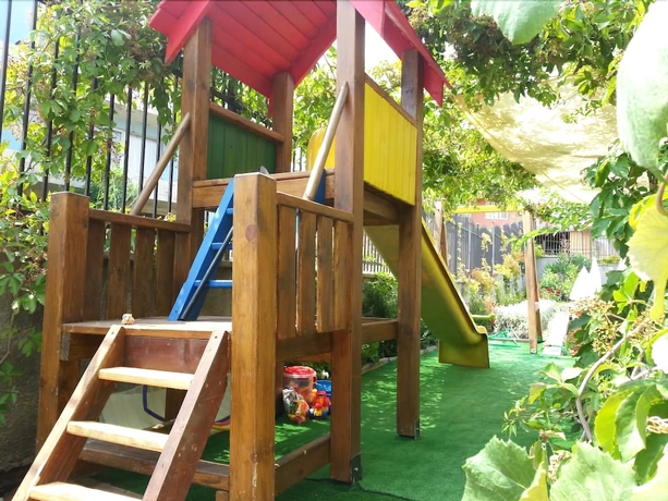 Imagen de los exteriores del Hotel Muses. Foto 16