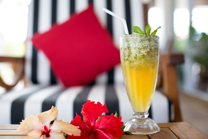 Imagen del bar/restaurante del Hotel Musket Cove Island Resort and Marina. Foto 4