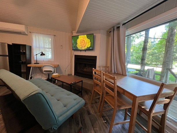 Imagen de la habitación del Hotel Muskoka Waterfront Retreat. Foto 18