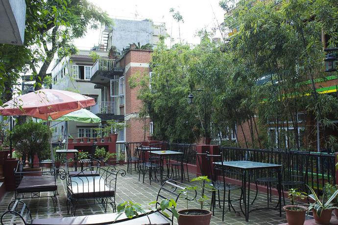 Imagen del bar/restaurante del Hotel Mustang Holiday Inn. Foto 2