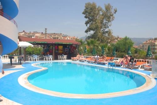 Imagen del bar/restaurante del Hotel Musti's Family Apart. Foto 15