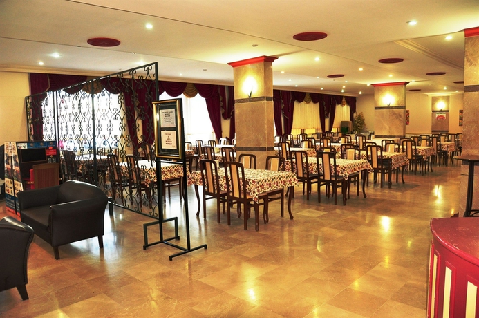 Imagen del bar/restaurante del Hotel Mustis Royal Plaza. Foto 4