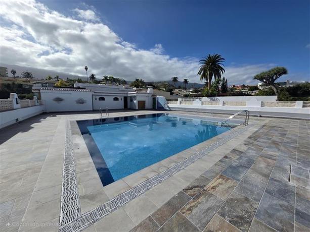 Imagen de la piscina del Hotel Muthu La Perla Tenerife. Foto 5