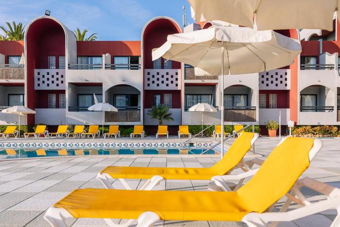 Imagen general del Hotel Muthu Oura Praia. Foto 10