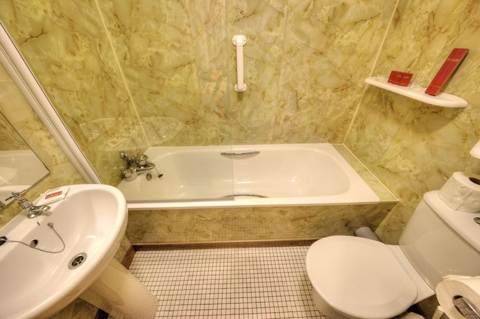 Imagen de la habitación del Hotel Muthu Royal. Foto 15