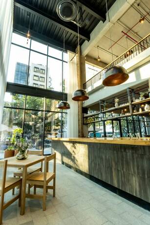 Imagen del bar/restaurante del Hotel Mutuo Vive. Foto 15